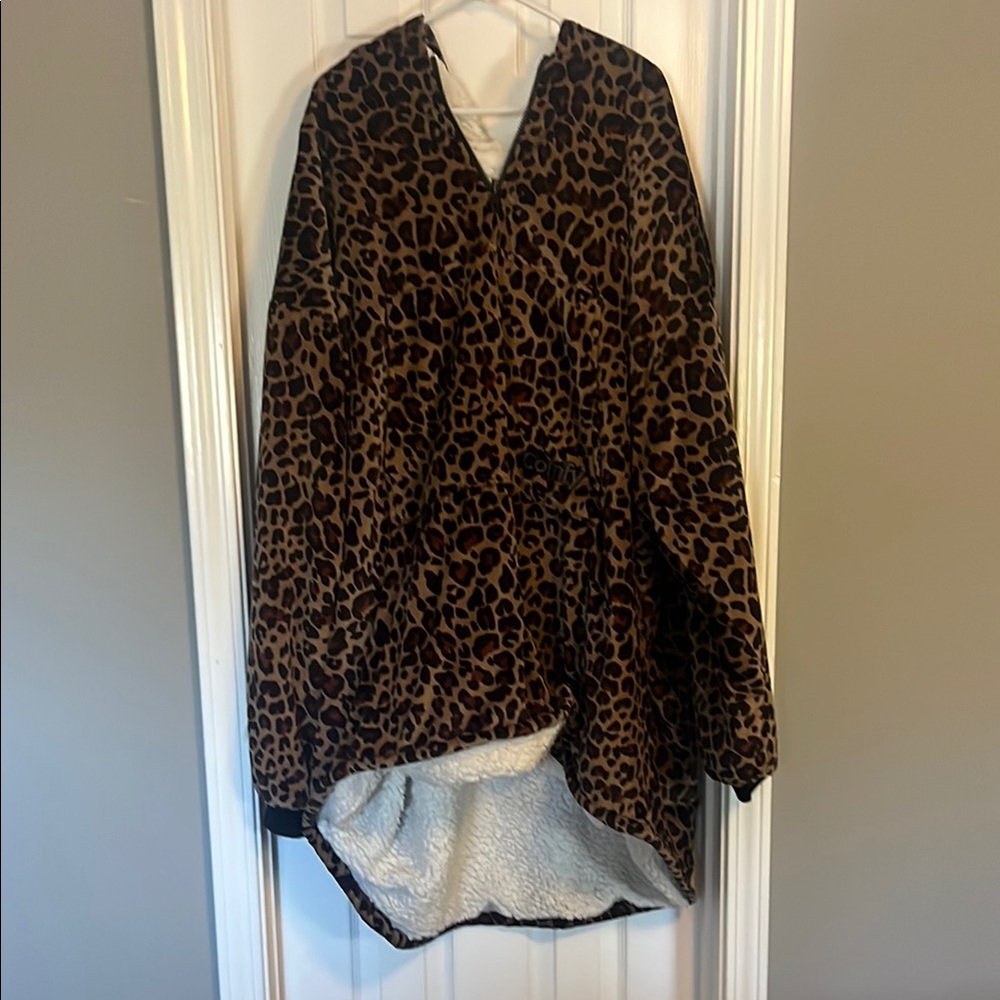 The Comfy Wearable Blanket in Leopard Print